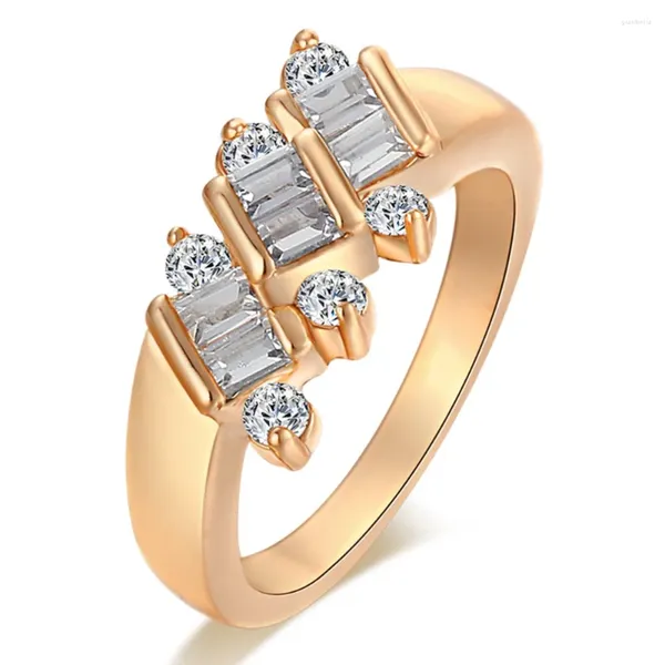 Avec des pierres latérales mode Desgin Gold Sparkling Rings for Women Girls Brilliant Cz Crystal Wedding Engagement Bijoux Finger Bands Whol