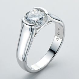 Met zijstenen Iogou 2ct Diamond solitiare verlovingsringen voor vrouwen 100% 925 Sterling Silver Bridal Wedding Band Bezel Setting 230516