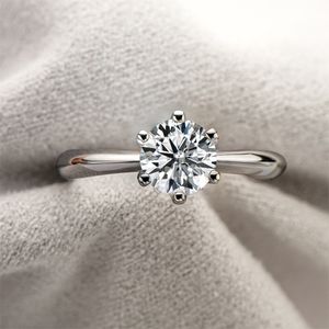 Met zijstenen Iogou Ring Woman Trends 1 Mosanite Solitaire verlovingsring met certificaat 925 Zilver 18K Wit goud Fijne sieraden 230220