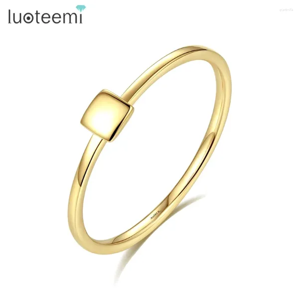 Avec des pierres latérales Luoteemi Brand Design Gold Color Dinger Ring Fomen Women Wedding Simple Square Shape Bride Anneaux Fine Bijoux Bijoux Femme