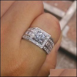 Avec des pierres latérales Anneaux de mariage pour hommes Mode Sier Gemstone Bijoux de fiançailles Bague en diamant simulé pour 661 Q2 Drop Livraison Dhmcn