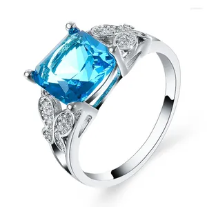 Avec des pierres latérales Shuangr Fashion Design Ring Big Square Sky Blue Blue Stone Rings pour femmes bijoux de mariage Gift Luxury