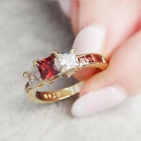Avec pierres latérales Tisonliz rouge blanc carré anneaux de cristal pour les femmes or mariage bague de fiançailles cadeaux d'anniversaire bijoux goutte