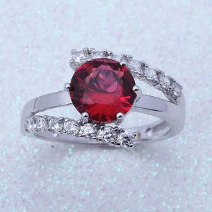 Avec des pierres latérales anneaux de mariage pour les femmes anneau de couleur argentée grande rouge cristal stone cubique zircone joelry année cadeau J082