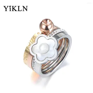 Avec des pierres latérales yikln en acier inoxydable bijoux de bague fine de fleur de fleur