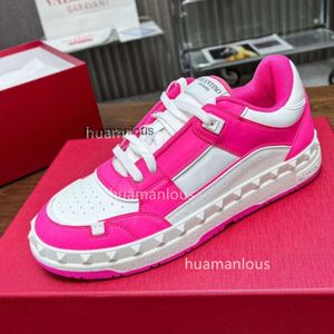 con un entrenador enviado a un par de mujeres diseñadores Valenstino fuera de zapatillas de zapatillas Sports Sports de cuero de moda zapatos Fashion Wh63