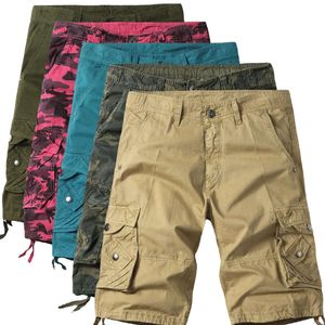 Avec des vêtements de travail plusieurs poches, des shorts de plage de 5 pouces de camouflage surdimensionnés et un short