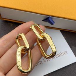 Zonder doos gouden kleur luxe merk oorbellen V brief bloemen gedrukt messing verlovingsoorbel voor vrouwen feestcadeau groothandel