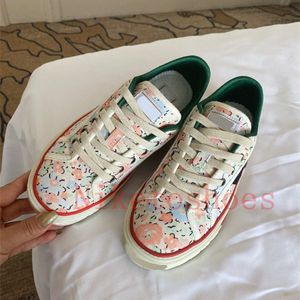 Heren Tennis 1977 sneaker Dames Vrijetijdsschoenen Bloemen Luxe Designers Sneakers Gren rode streep canvas schoen Rubberen zool Italië low-top sport en vrije tijd