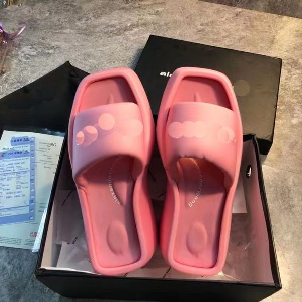 woc Charol FlatBott om Zapatillas de playa Diseñador de lujo Zapatillas Patrón clásico Patrón Parejas Altura del talón Colores Caja gratis Envíos