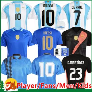 2024 Messis Argentinas Soccer Jersey Copa America Cup Camisetas Kids Kit Nationaal Team 24/25 Home Away Football Shirt Di Maria Lautaro Martinez Player Fans versie