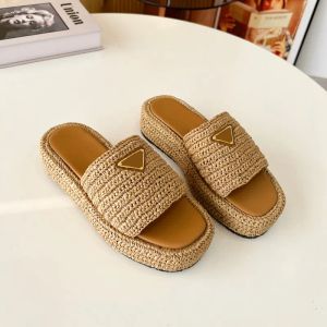 2024 Woman Black Natural Fabric Flatform Sandalen Slippers Weven platform Mule Flip Flops Fashion dikke bodemschuif Summer Beach Rubber Sole