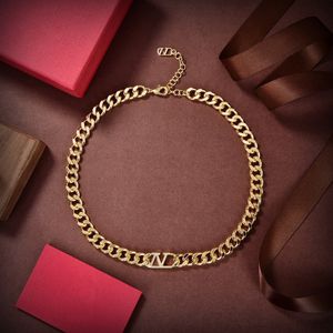 Valentinoity Femme Brand Pendant Colliers V Lettre Designer Pearl Fashion Luxury Vlogo Metal Jewelry Hoop Femmes Colliers tendance JHJ545OJ88