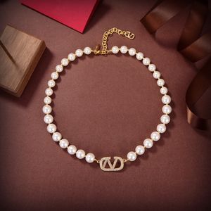 Valentinoity Femme Brand Pendant Colliers V Lettre Designer Pearl Fashion Luxury Vlogo Metal Jewelry Hoop Femmes Colliers tendance JHJ545