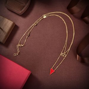 Valentinoity Femme Brand Pendant Colliers V Lettre Designer Pearl Fashion Luxury Vlogo Metal Bijoux Hoop Femmes Colliers de tendance Jkjhjlh