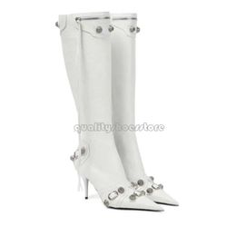 Vrouw Cagole Boots Kardashian Lambskskin Leather Knee-Hoge Boots Stud Buckle verfraaide zijzipschoenen puntige teen Toe Stiletto Heel lange luxe ontwerpers schoen 817