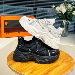 Femme Casual Chores White Women Girls Designer Fashion Triple Black Flat Trainers Factory Factory Wholesale Retail Outdoor Platform Sports Sneakers