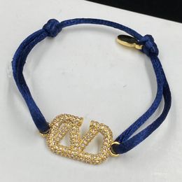 Vrouw Charmarmbanden v Designer Brand Bracelet Stud Pearl Fashion Luxury Vlogo Diamond metalen sieraden Hoop Dames Bracelet GF
