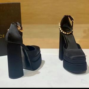 Vrouw Crystal Sandalen Schoenen Aevitas Dubbel Platform Pump Jurk Schoen Dame Mode Luxe Ontwerper Vierkante Teen Hoge Hak Sandaal Echt leer Zijde Strass