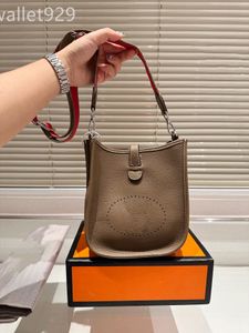 Bolso de diseñador para mujer Bolso de lujo para mujer Bolso clásico de cuero genuino de gran capacidad para compras de negocios Bolso de hombro de marca para niñas con correa plateada bolsas para el polvo