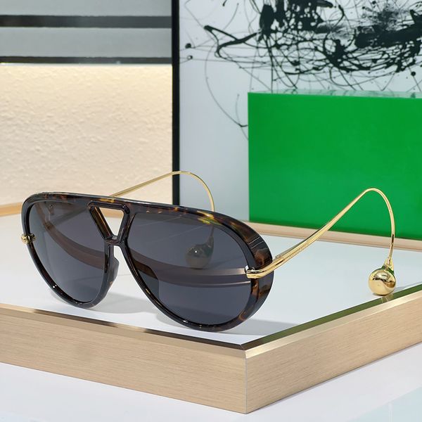 Des lunettes de soleil ovales concepteurs avec cadre d'acétate et revêtement de jambes en métal lourd pour la fonction anti-réfléchissante et la protection UV B1273 Lunettes de soleil haut de gamme neutres