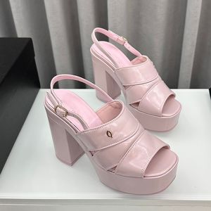 Dames Designer Sandalen Wig Platform Schoenen Lakleer Moderne Hoge Hak 9,5 cm Vismond Slingback Metalen Enkel Verstelbare Gesp Sandalen Helder Rood Roze Schoenen