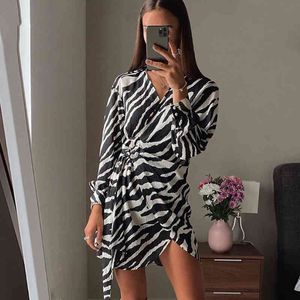 Femme robe mode col en v Animal zèbre motif Tulle Mini robe Chic Sexy cravate noeud fête Club robes Vestido De Mujer 210415