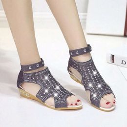 Vrouw Hollow Sandalen Thong Crocuses Girl Fashion Trainers Word aftrek Huis Zomer Diamant Vis Mond Loafers 2022 D05B# 523 818F