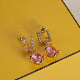 vrouw sieraden voor oorbellen brief roze diamanten oorbellen vrouwelijk Frans licht luxe hoogwaardige zilveren naald oorbellen hanger