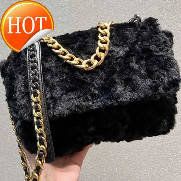 Femme Designer De Luxe À La Main Bill Sacs À Bandoulière 2023 Nouvelle Mode Texture Fluffy Laine Enveloppe Multifonctionnel Portable Sacs À Main Ventes Directes D'usine