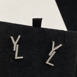 Vrouw Luxe Earring Mens Stud Vintage Punk Nice Femme Chic Letter Sweet Fashion Band Fools Day vrouwelijke accessoires Creatieve diamant oorbellen ZB033 F23