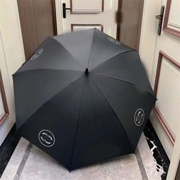 Femme Luxury Umbrella Fold Umbrella Designer Umbrella Open Afficher le vent complet Couleurs blanches autoriques Lettres Raindère Pêche à quatre cadeaux Parapluie pliant Ho01 C4