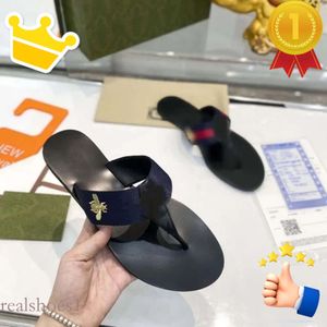 Dames Heren Slippers Schoen Strand Slippers Designer Schoenen Sandalen Dame Loafers Slippers Zomer Rubberen onderkant Letter Platte hak Metalen knop Lui Merk Top Leer s