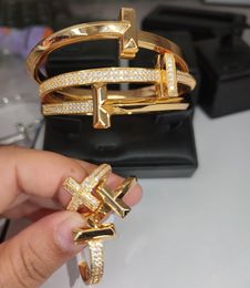 Femme Mens Gold Cuff Silver Diamond Brangle Bracelet Bijoux dur Designer larges Love Love Couple de mode Amateurs de mariage Bracelets de fiançailles cadeau