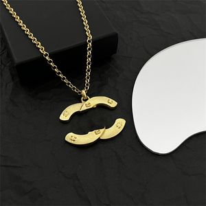 Vrouw hanger kettingen 2023 nieuwste cclies gouden chokers ketting luxe ontwerper sieraden vrouwen klassiekers c logo parel trui ketting 156