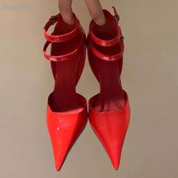 Bomba de mujer con cuña Zapatos de diseñador rojo llama 105 mm Charol Punta puntiaguda Zapato de vestir de moda Correa de tobillo Sandalia de dama Zapatos de vestir de tacón alto para fiesta sandalias de mujer