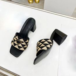 Vrouw Sandalen slippers voor vrouwen Hoge kwaliteit Stijlvolle Slipper Mode Klassiekers Slipper Platte schoenen Slide EuR 35-42