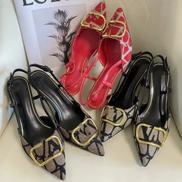 Bombas de zapatos de mujer Dama Toe Puntued Teled Diseñador Cadenas de zapatos Sandalias Diseñador de diseñadores Damas de alta calidad Summer Classic Wedding Farty Tamaño de zapato 35-43