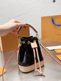 marque designer mini seau sacs brevet en relief femmes véritable cuir véritable bandoulière sac à bandoulière sacs à main fourre-tout de haute qualité avec boîte 134