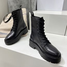 Femme Short Martin Boots plate-forme mince Luxury Designer chaussure respirante et légère Mode en cuir Véritable nouvelle automne et hiver Non-Slip Mid boot avec la taille de la boîte 35-40
