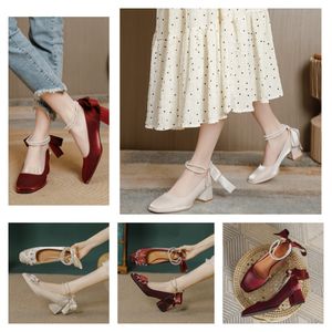 Vrouw Slingback Hak Schoenen Kitten-Hiel Loafer Designer Pomp Zwarte Hakken Sandaal Ballet Platte Jurk Schoen Puntschoen Bruiloft Dame