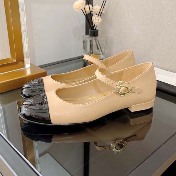 Vestido de mujer Zapato de mujer Piel de becerro Pasarela Bombas Tacones altos Sandalias plataforma de alta calidad Elegante Decoración de metal Clásico A cuadros Moda Clásicos Sandalias zapatos Diapositiva