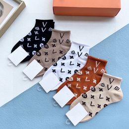 Vrouw Sokken Designer Luxe kouskwaliteit comfortabele kniepoot Lang merk Sock met brief afdrukken Black White Streetwear