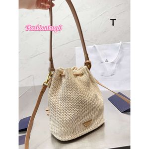 Femme Sacs de paille Sac seau Sacs à bandoulière en nylon Hobos Chaîne Sacs à main Designer Bandoulière Lady Petit Totes03