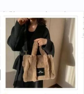 Vrouw de Tote Tassen Plush Tas grote capaciteit messenger tas hobo handtas rugzak draagbare herfst winter woon -werkverkeer mode boodschappen tasjes luxe designer portemonnees