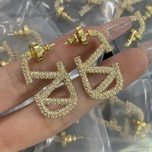 Femme V Stud Boucles d'oreilles lettre V or amour célébrité Internet Hoop Earing Designer Pearl Orecchini Luxe Femmes grandes boucles d'oreilles bijoux 45