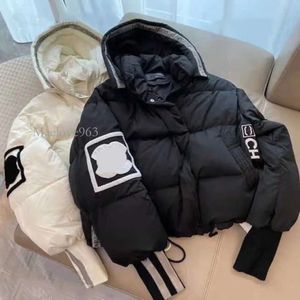 Femme Designer Down Jacket Automne et hiver Femmes Puffer Vestes Manteau Broderie C Revers À Capuche Zipper Casual Court Petit Parka Giacca Coupe-Vent 1