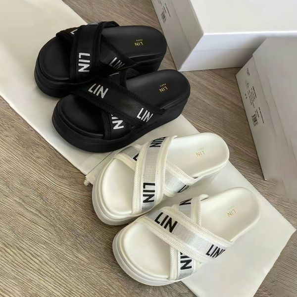 Femmes Designer Sandale Caoutchouc Summer Mesh Cadeau de luxe Plage Casual Chaussures Sliders Voyage Noir Slide Sandale Hommes Slipper Plate-forme Chaussures en plein air Talon plat Mule Mocassins