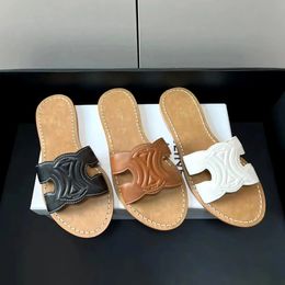 Les pantoufles de femmes sandales boules boues de luxe design de luxe glissa les tongs piscine plats talons plats sliders à l'extérieur pour hommes