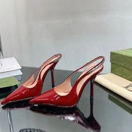 Femmes 10CM chaussures habillées à talons hauts élégants Slingbacks pointus en cuir laqué chaussures de créateur de luxe décontracté chaîne en métal sandales décoratives